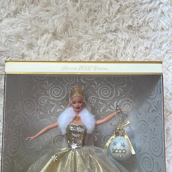 - NRFB Celebration Barbie ~ 2000 🎊 - Picture 3 of 12